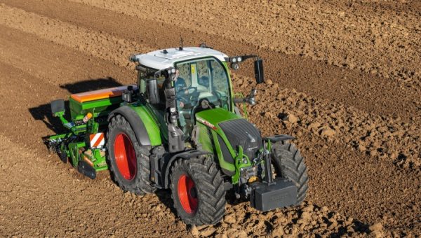 Fendt 500 tractor in a brown field