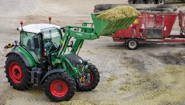 Fendt 500 tractor carrying hay