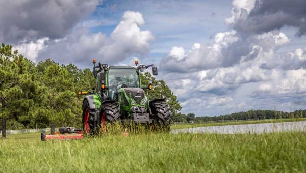 Fendt 500 tractor on green grass